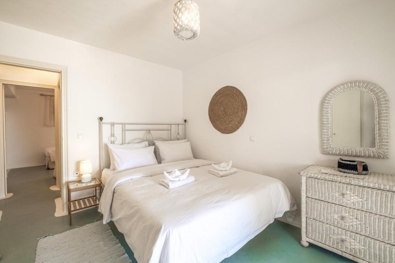 Sunny Getaway In Lia Mykonos